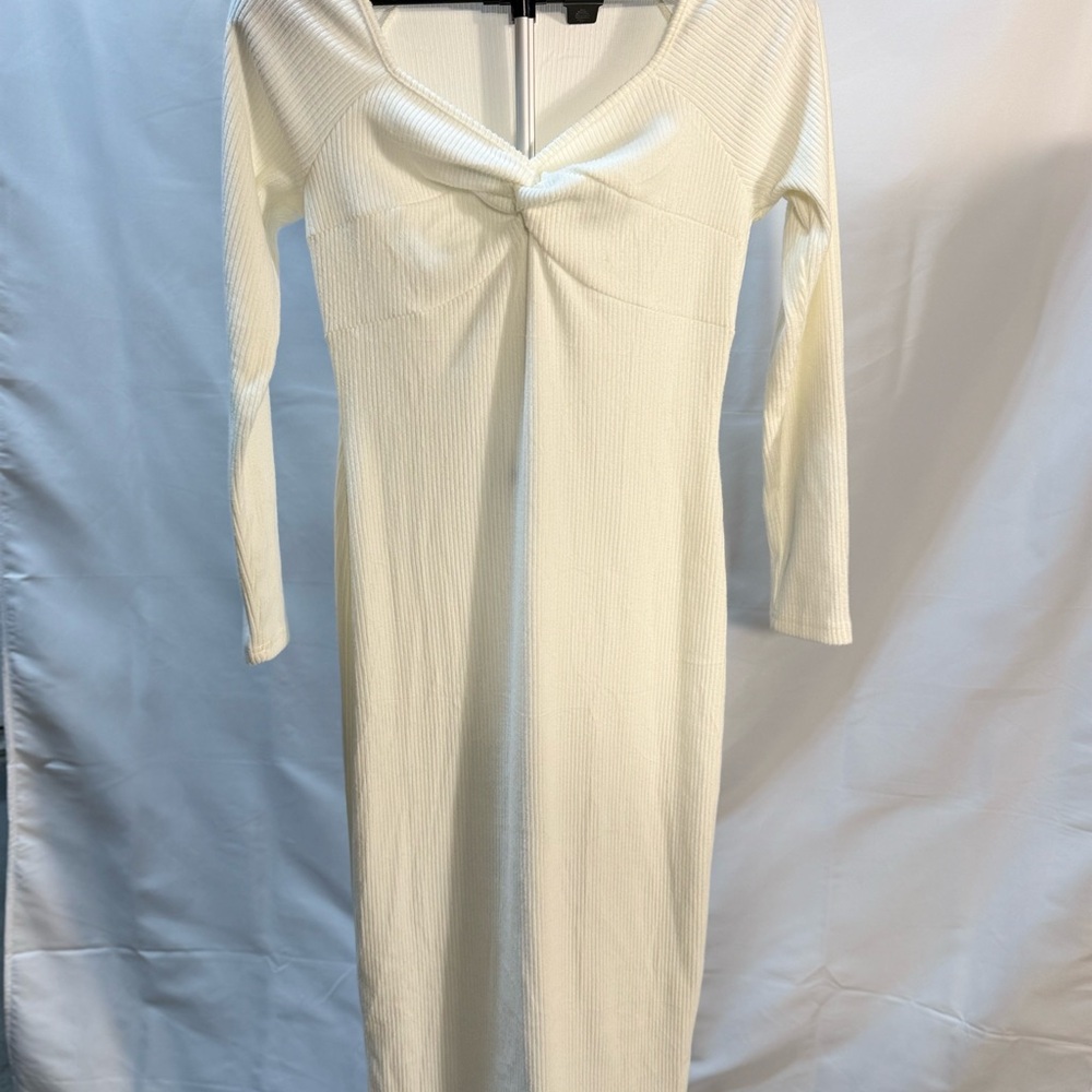 Elegant White Ribbed Knit Dress